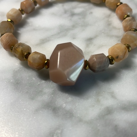 Peach moonstone bracelet size 7” - Picture 2 of 4